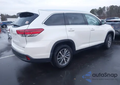 2019 Toyota Highlander Xle z USA, uszkodzony, nr VIN 5TDKZRFH2KS553328